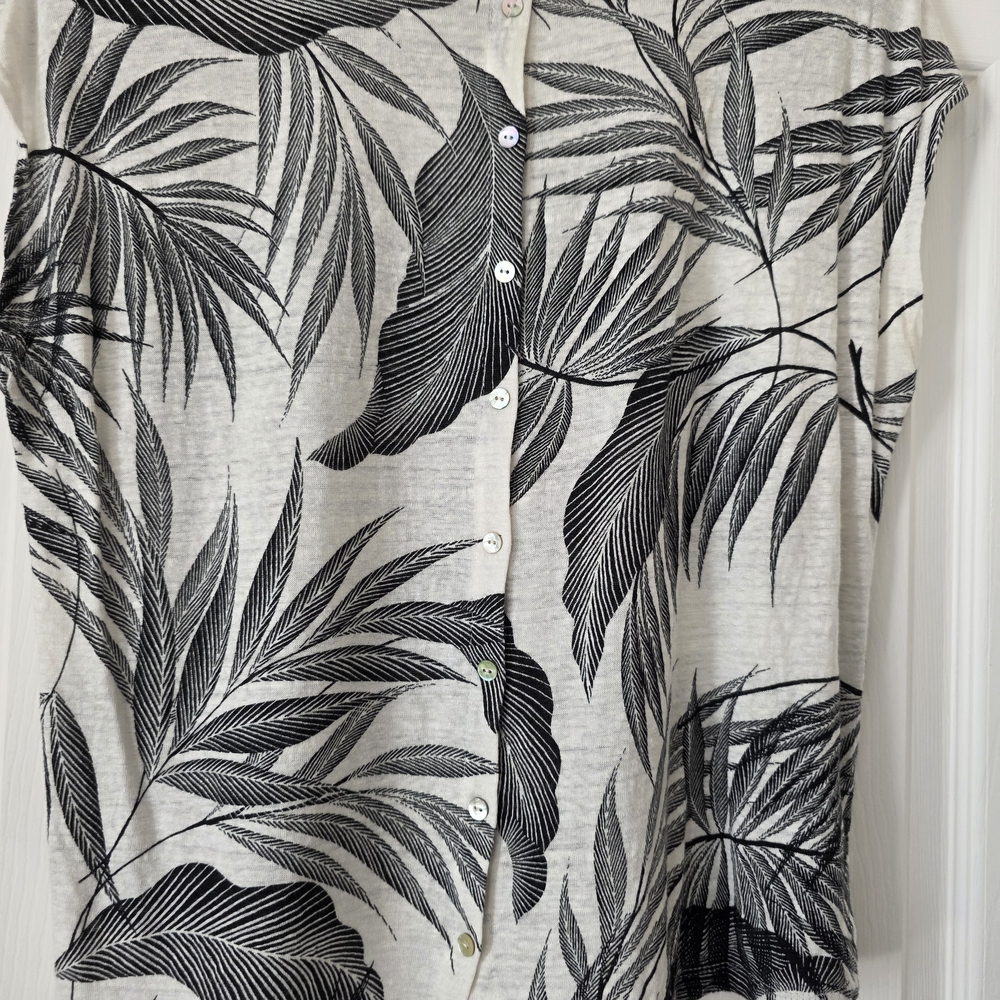 Tahari Monochrome Leaf Print Linen Top - Picture 5 of 10